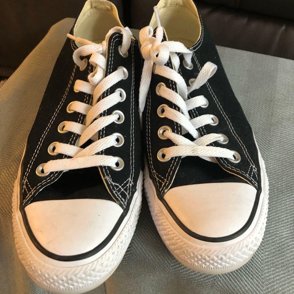 Woman’s Converse -7.5 Black